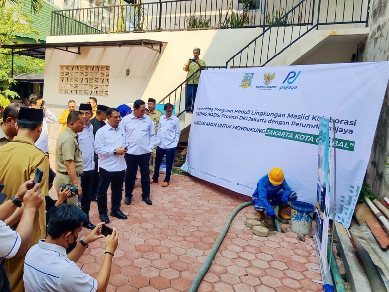 South Jakarta Gov Commends Healthy Sanitation Program at Mosque